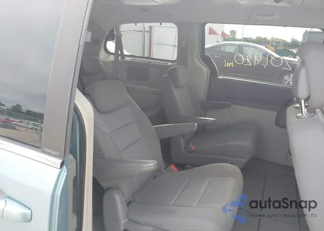 2010 Chrysler Town & Country Touring from USA, damaged, VIN 2A4RR5D14AR495169